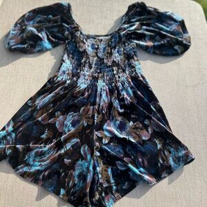 Urban Outfitters Velour Blue Floral Smocked Romper Sze M Baloon Sleeve Smocking